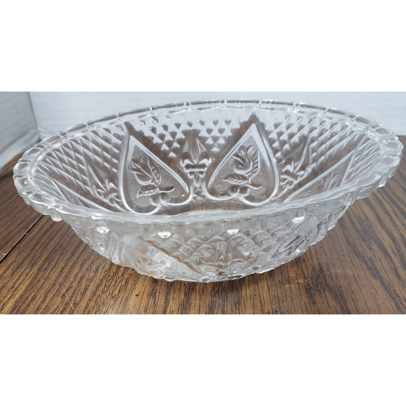 KIM Indonesia heart rose Fleur-de-Lis pattern glass bowl - Picture 3 of 9